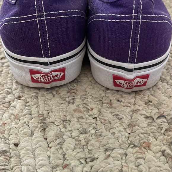 Vans - Picture 2 of 4